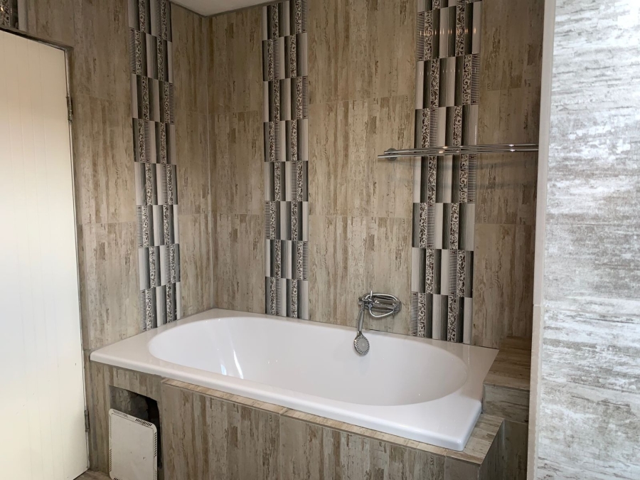 5 Bedroom Property for Sale in Cashan North West